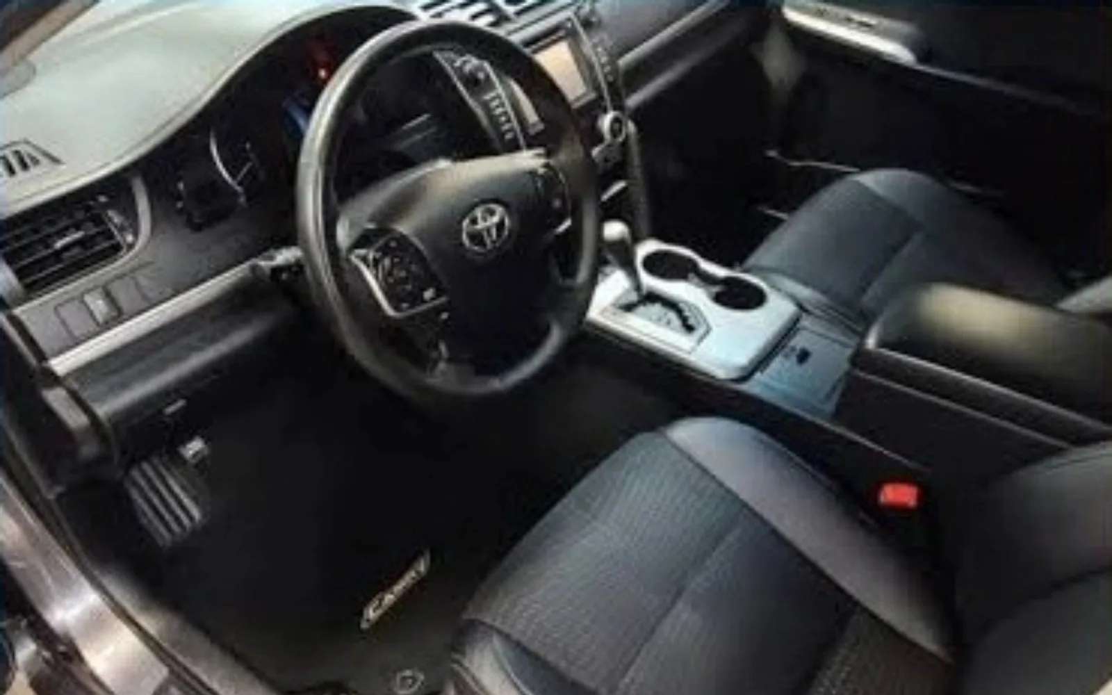 Après — Intérieur complet, Toyota Camry nettoyé à Chambéry