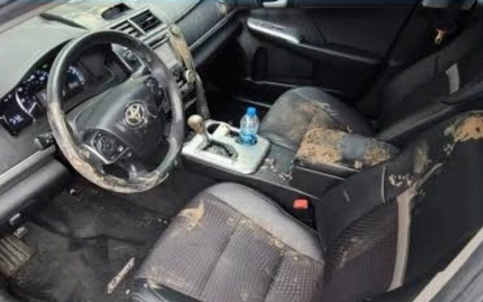 Avant — Intérieur complet, Toyota Camry nettoyé à Chambéry